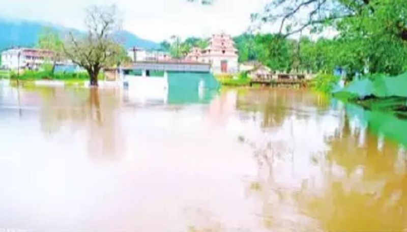 heavy rain lashes in madikeri