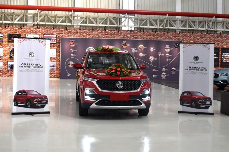 MG motors delivers 700 hector car on deepavali festival occasion