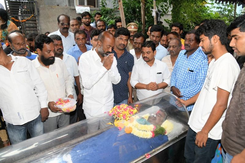 RTC Workers Protest in front of  driver Babu House In Karimnagar