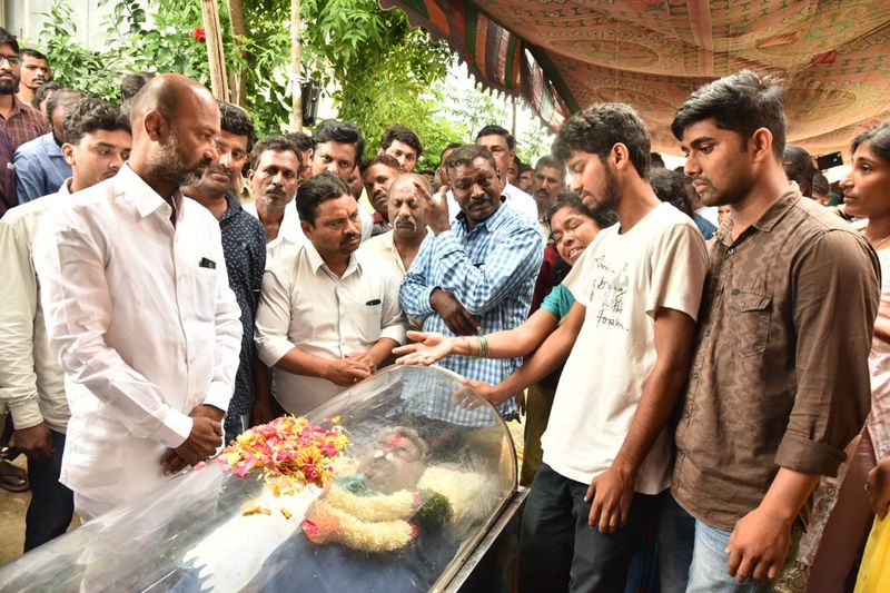 karimnagam bandh : another employee  died in hyderabad sakala janula samara bheri