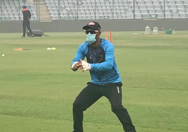 Bangladesh batsman liton das wearing mask during practice for delhi air pollution