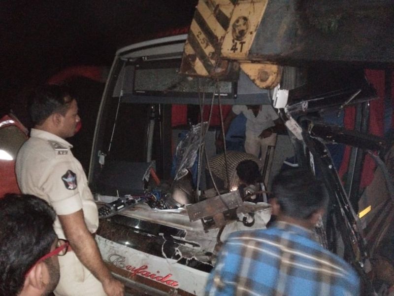 Two died and three injured in road accident in Kurnool district