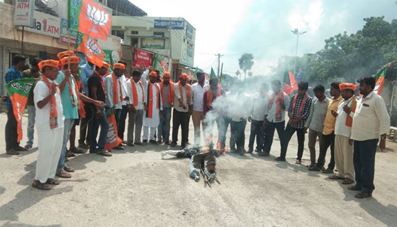 Attack on Bandi Sanjay: BJP activists burnt KCR govt effigy