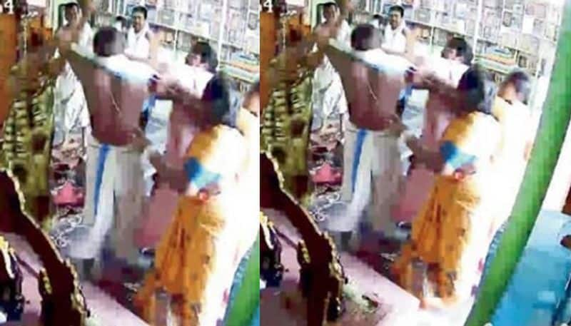 Vijayawada: Women beat pujari Pawan