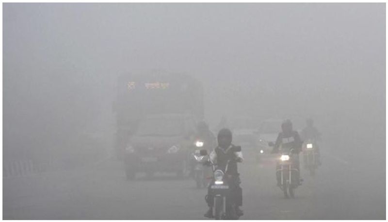 delhi pollution: smog chokes delhi, breathing too becomes difficult