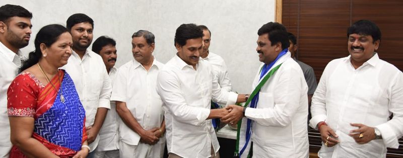 Ex Minister Ayyanna Patrudu Brother Sanyasi Patrudu joins ysrcp in presese of ys jagan