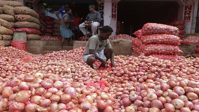 प्याज के दामों ने फिर निकाले लोगों के आंसू, 80 रुपए किलो के पार पहुंची कीमत