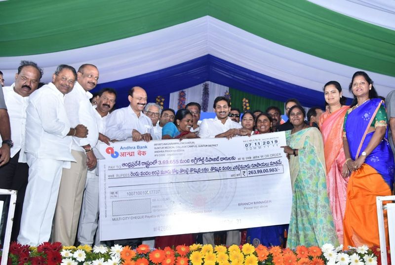 andhra cm ys jagan distributes cheques to arigold victims