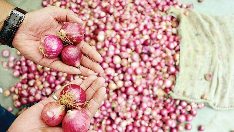 Onion crisis Retail price hits Rs 100 kg in bengaluru