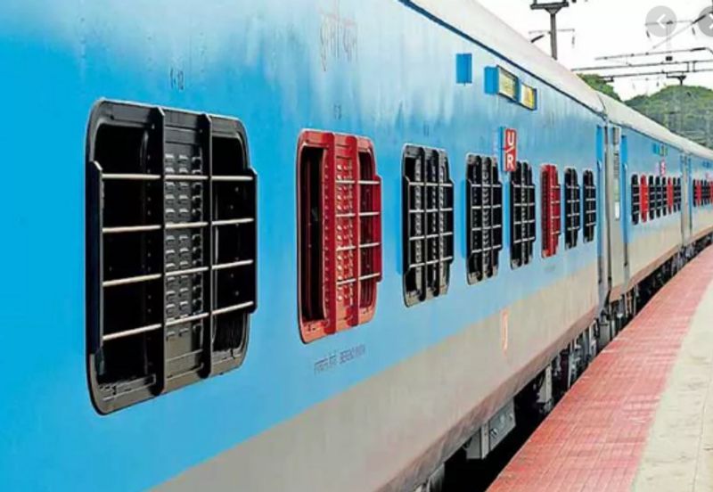 ഓടിക്കൊണ്ടിരുന്ന വേണാട് എക്സ്പ്രസിന്റെ എഞ്ചിൻ വേർപെട്ടു, അപകടം ...