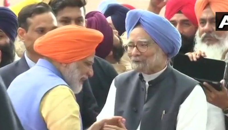 Prime minister narendra modi and Former Prime minister Manmohan Singh greet each other in Gurdaspur