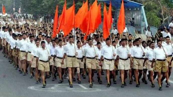 RSS कार्यकर्ताओं ने नागपुर के मंदिर में की आरती, कोर्ट के फैसले का किया स्वागत