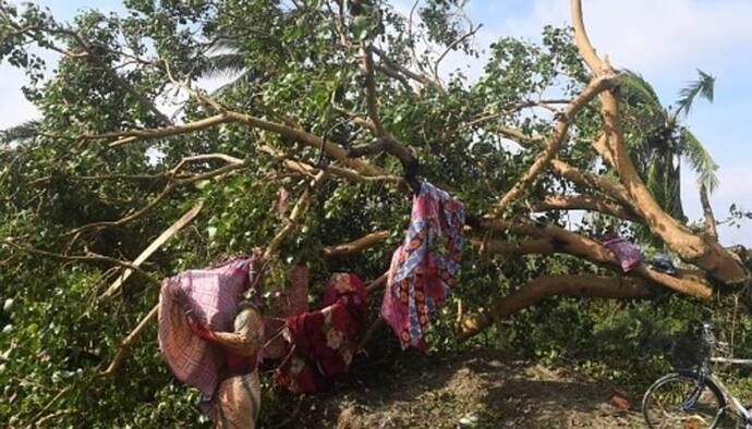 বাংলাদেশে বুলবুলের তাণ্ডবলীলা, দক্ষিণ-পশ্চিম উপকূলে ব্যাপক ক্ষতির আশঙ্কা