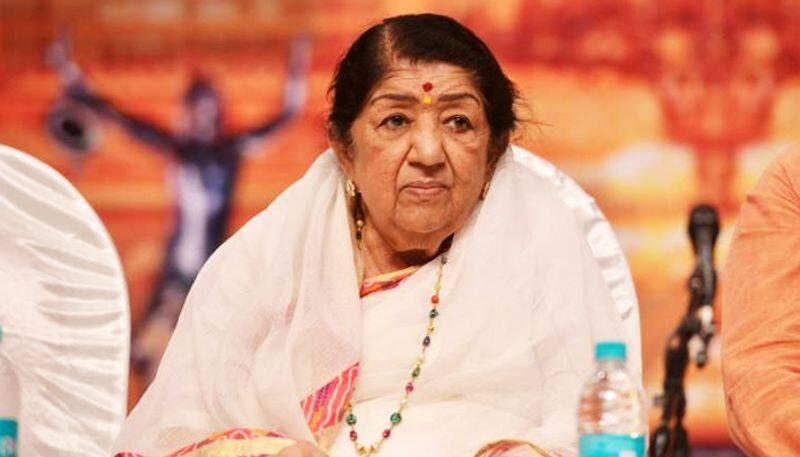 Singer Lata Mangeshkar Admitted to Hospital After Facing Breathing Difficulties