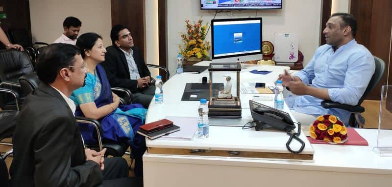 minister mekapati goutham reddy meeting with hcl reprentators