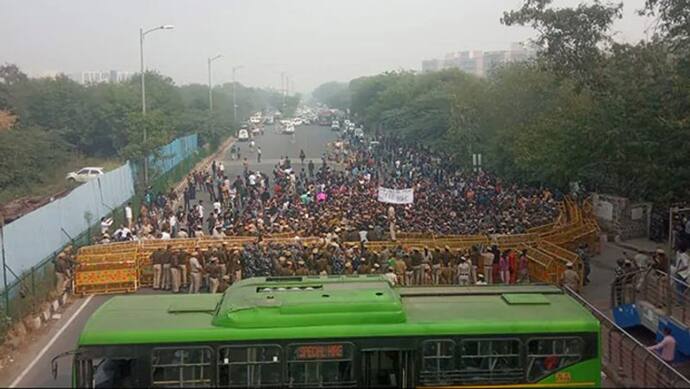 JNU छात्रों का आंदोलन सफल, नहीं बढ़ेगी फीस, मानव संसाधन विकास मंत्रालय ने ट्वीट कर दी जानकारी