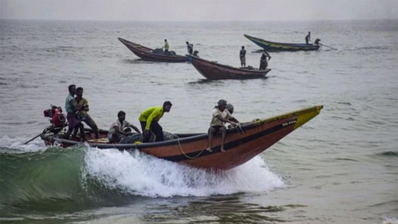 Stranded AP fishermen reached to andhra pradesh from Gujarat