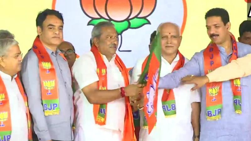 Karnataka BJP gets a boost as 16 disqualified MLAs join the party