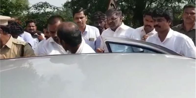 minister veeramani helped a person in an accident