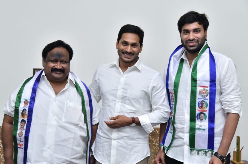 devineni avinash meeting with ap cm jagan at tadepalli