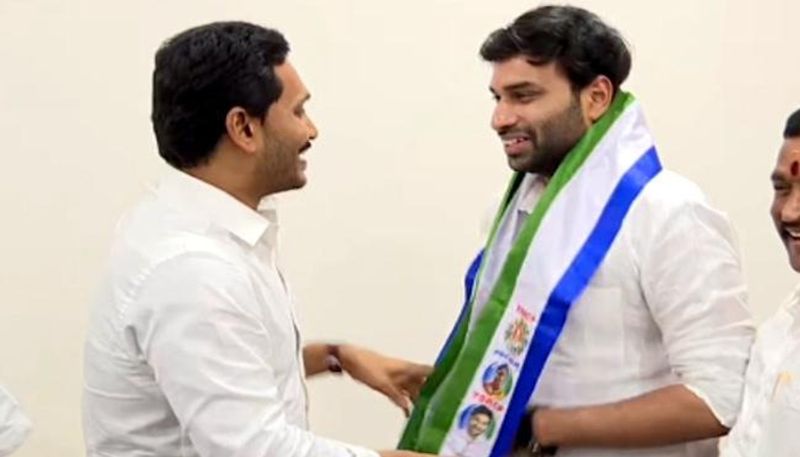 devineni avinash emotional comments after joining ysrcp