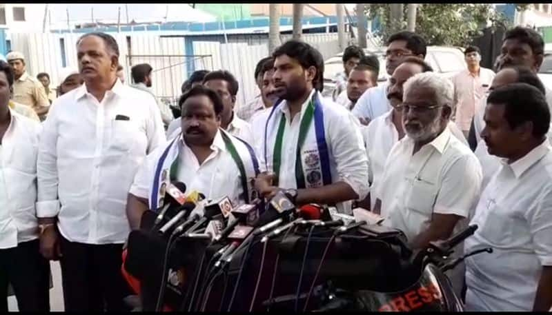 devineni avinash praises jagans navaratnalu scheme after joining ysrcp