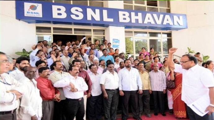 BSNL के 75,000 कर्मचारियों ने छोड़ी नौकरी