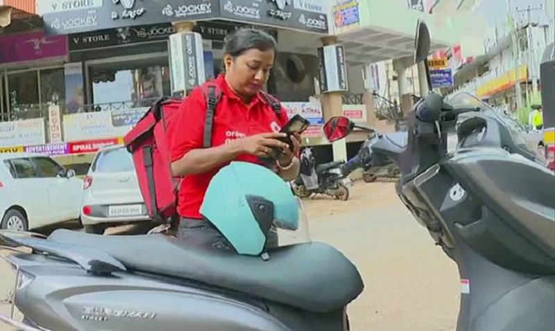 Food delivery lady meghana contested from congress lost in mangalore corporation polls