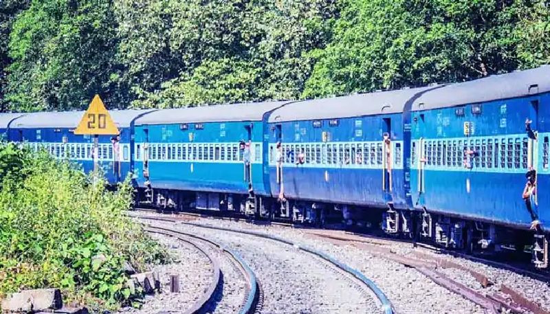 elder man fallen from train with his daughter