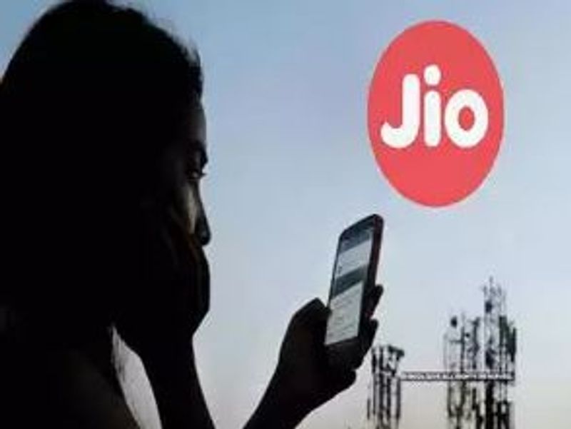 jio seeks data pruice hike to rs 20 per gb from current rs 15 over 6 months