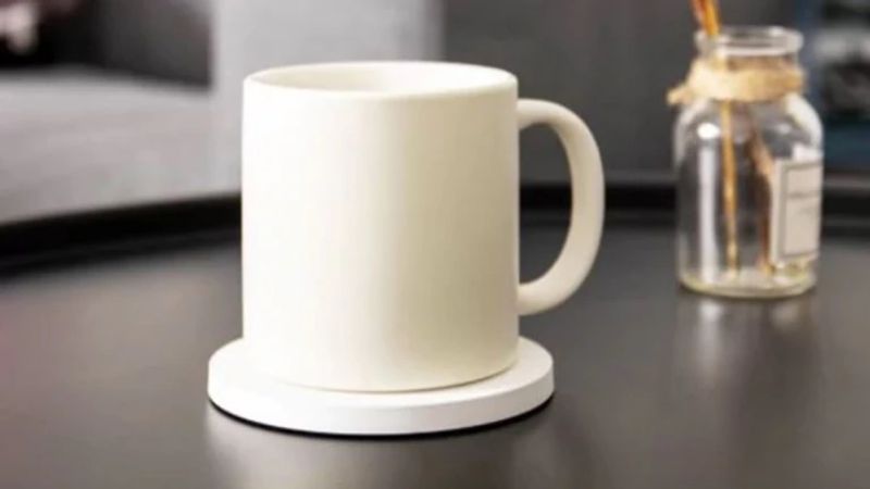 Xiaomi Warm Cup set can also charge your smartphone