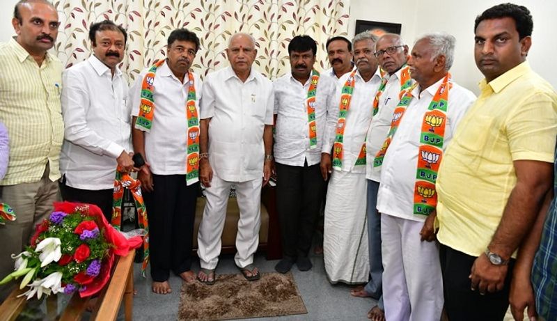 congress jds leaders join bjp in kr pet