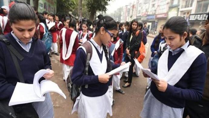 CBSE के परीक्षा पैटर्न में बदलाव, अब प्रैक्टिकल्स में जुड़ेंगे आंतरिक मूल्यांकन के अंक