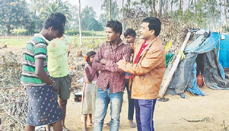 Bengaluru AC Dr Shivanna Becomes Tomato Merchant To Collect The Information Of Slavery