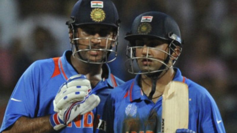 Fans slam Gautam gambhir  for Blaming MS Dhoni For His Dismissal in 2011 world cup final