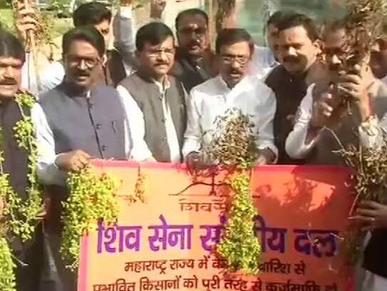 Shiv Sena showed Nehru love before forming government in Maharashtra