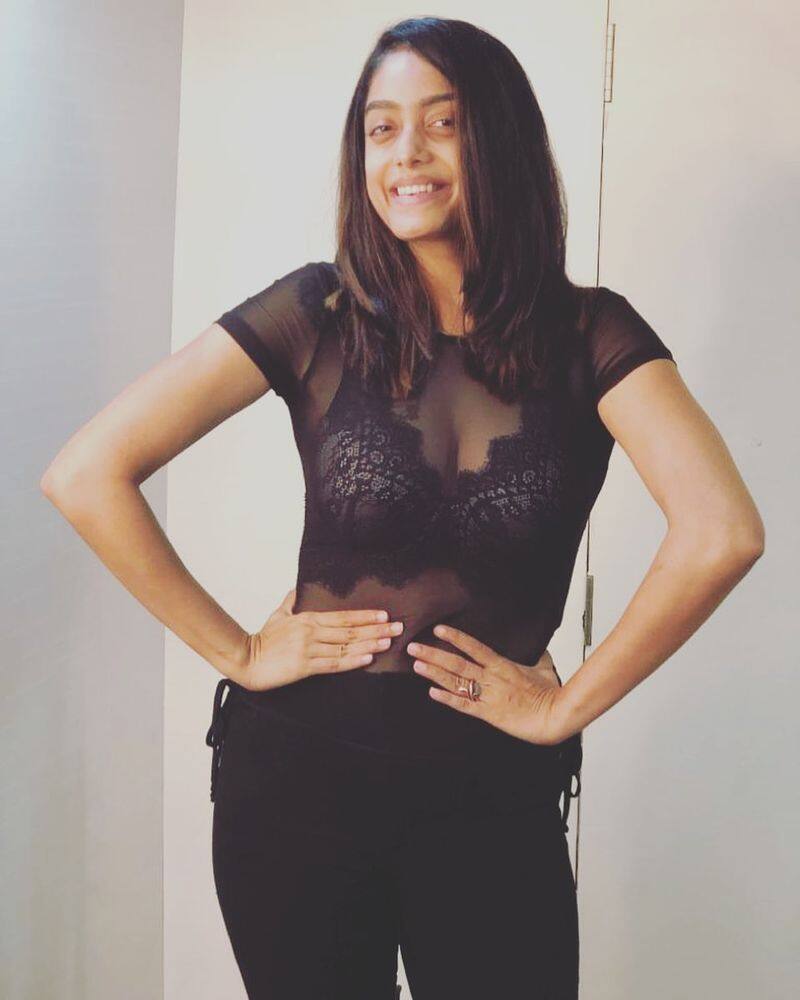 Big Boss Abhirami Shirt Button Open Photo Going Viral