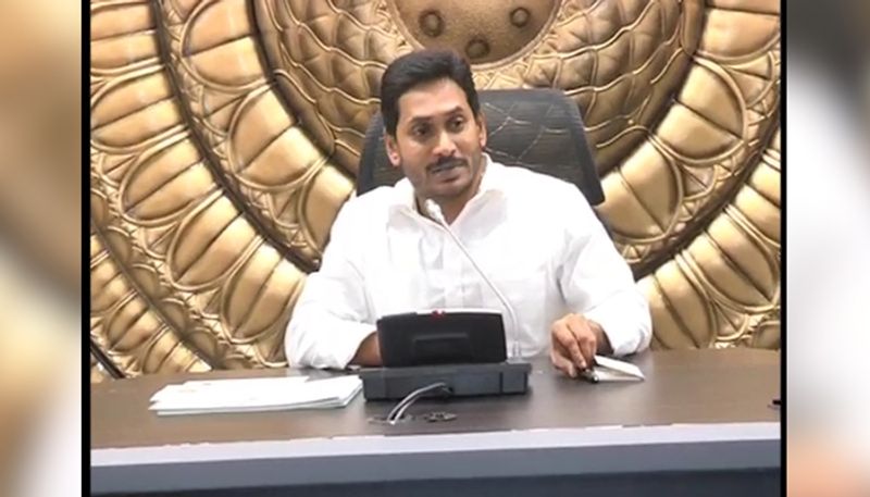 Amaravati issue: Ysrcp leaders soft corner for amaravati farmer issues, Lock to minister Botsa mouth