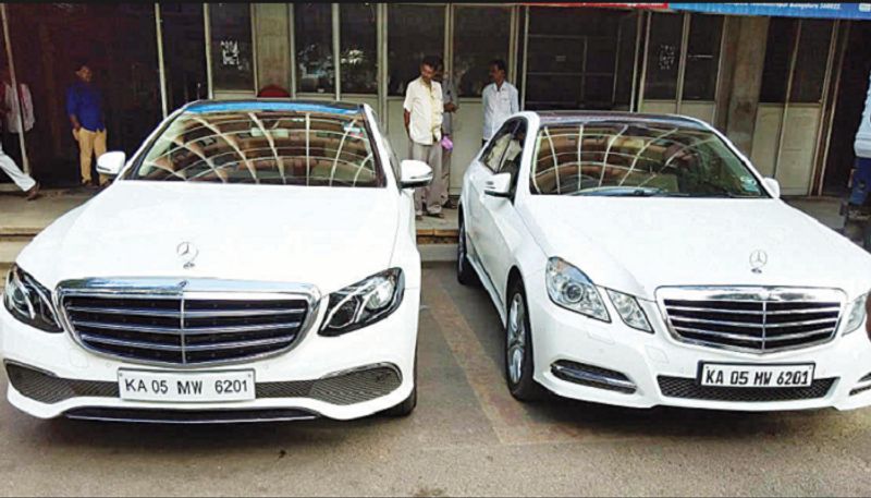 Transport Officers Caught Two Benz Cars Having Same Registration Numbers In Bengaluru