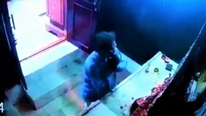 Thief offers prayers and steals idol crown in Hyderabad temple