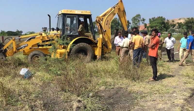 Dharwad police trying to find buried dead body