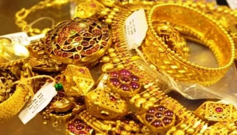 3 Arrested For  Gold Theft In Bengaluru