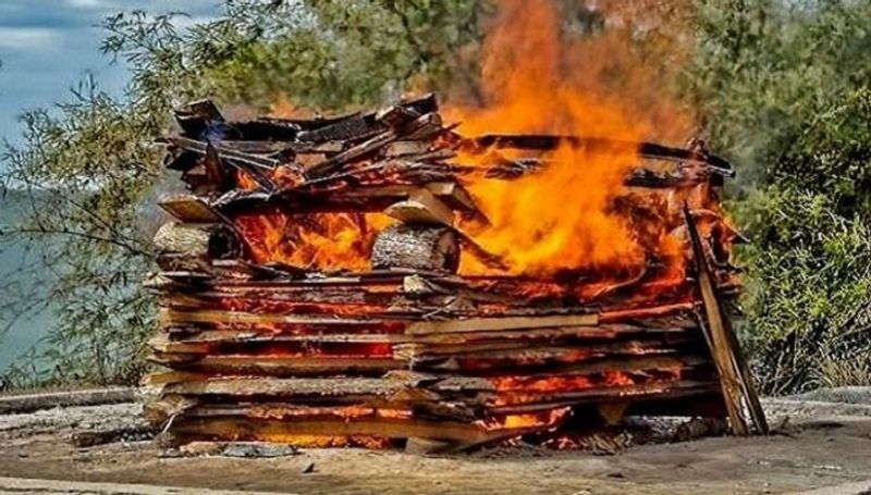 Cremation done near public road in mangalore