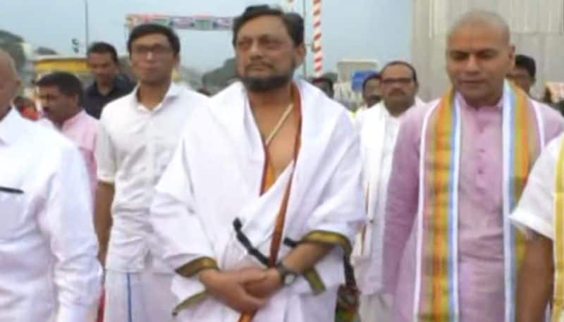 CJI Sharad Arvind Bobde offers prayers at Lord Balaji Temple in Tirumala