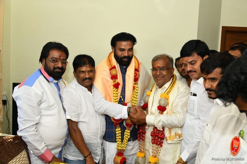 JDS MLA GT Devegowda Reacts after sriramulu Meets In Mysuru