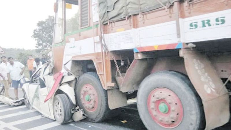 car lorry accident... 3 women killed