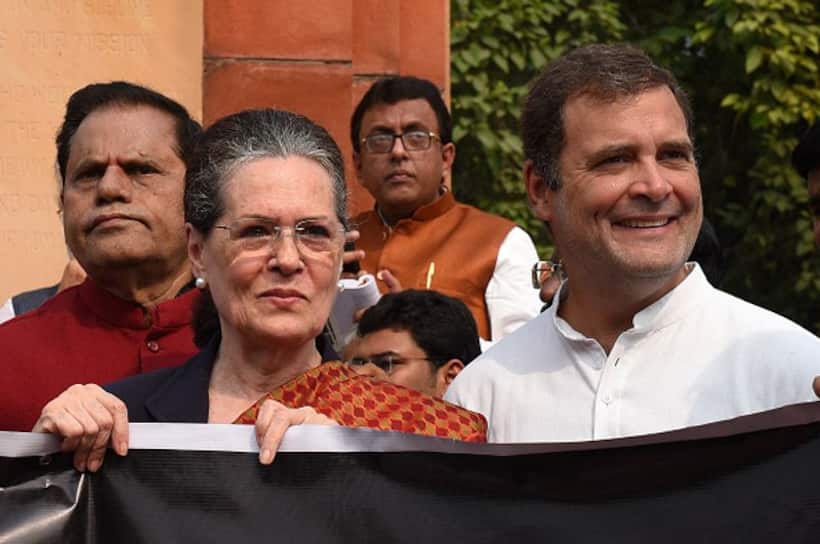 मुश्किल में कांग्रेस: सोनिया, प्रियंका कर रही हैं सीएए का विरोध तो समर्थन में उतरे विधायक