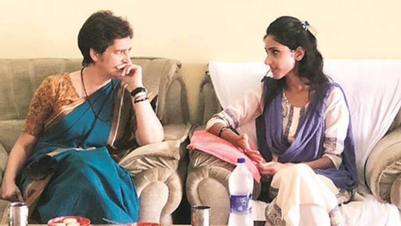 सिंधिया की राह पर चली बागी अदिति, गांधी परिवार के गढ़ में ढह सकता है कांग्रेस का आखिरी किला