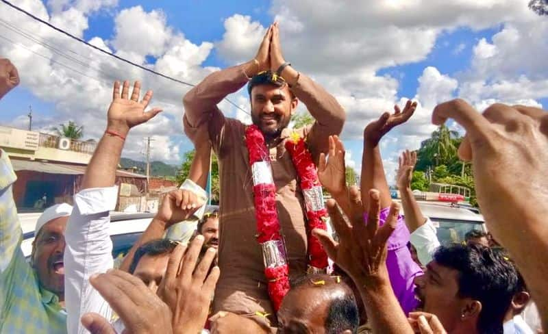 Actress Hariprriya Campaigns For Dr Sudhakar in Chikkaballapur