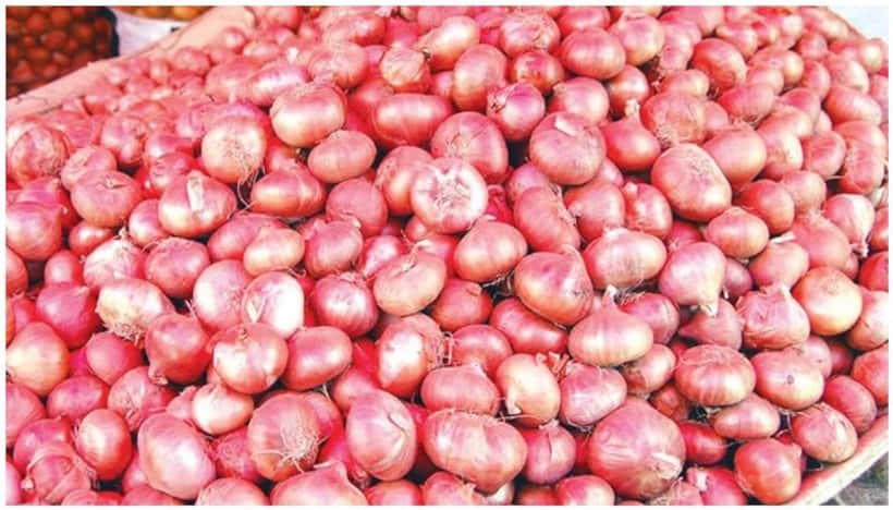 Karnataka: Temporary relief as students sell onions at Rs 60 per kg in Tumakuru